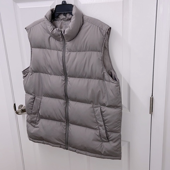 Men’s Lands End XL Light Gray Puffer Vest - Picture 2 of 6